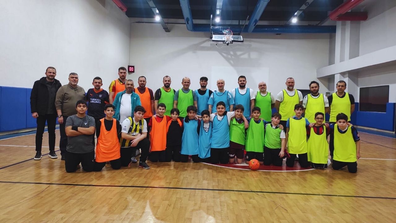 Baba Oğul Sahada Doyasıya Mücadele