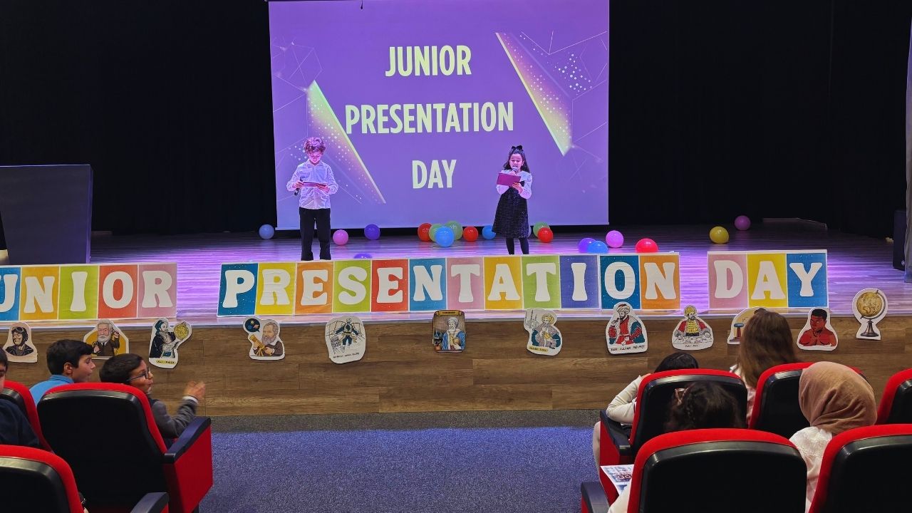 Küçük Konuşmacılar Sahnede