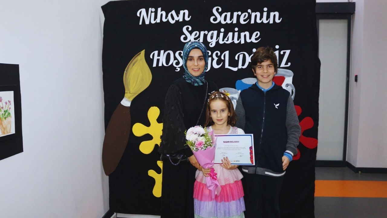 Minik Ressamımızın İlk Sergisi