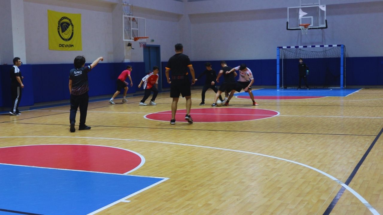 Öğrencilerimiz ve Öğretmenlerimiz Arasında Kıyasıya Mücadele