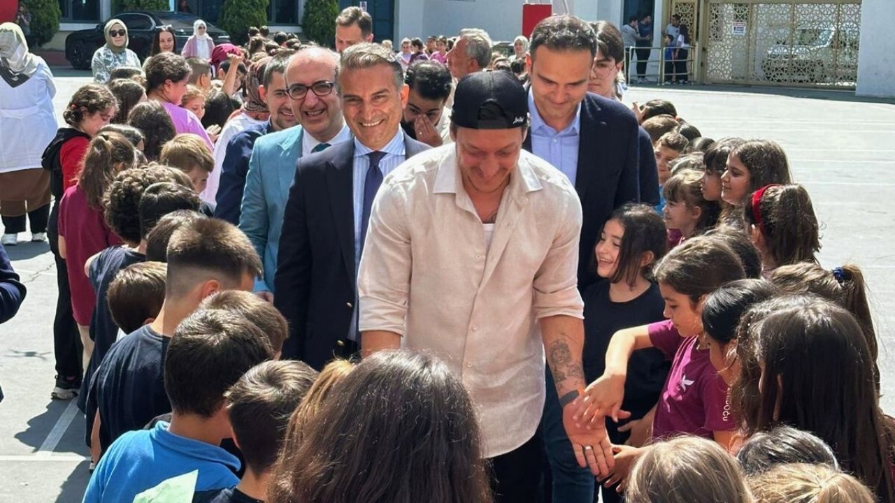 Öğrencilerle Mesut ÖZİL Buluşması