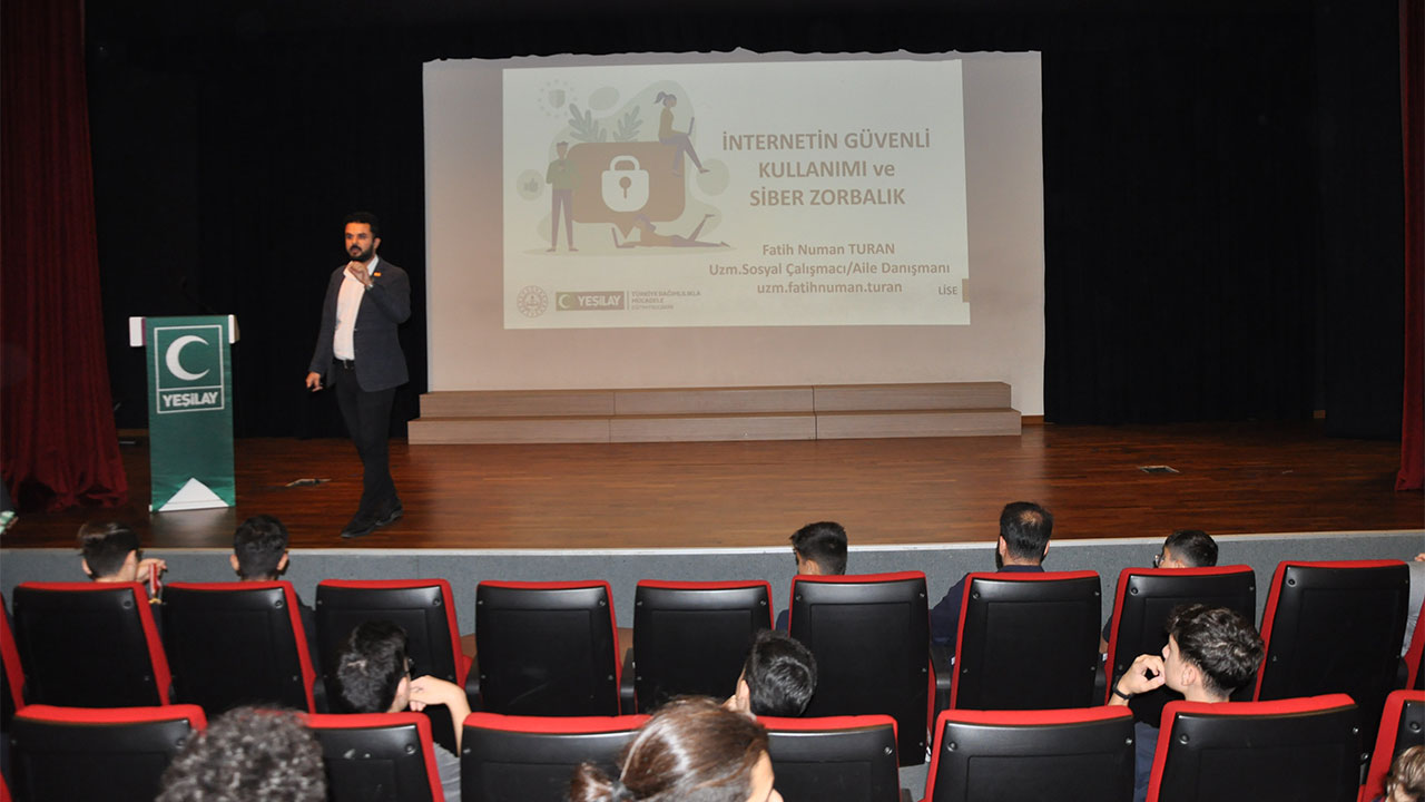 İnternetin Güvenli Kullanımı ve Siber Zorbalık Semineri