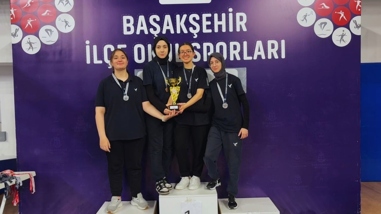 Teniste Gururlandıran Başarı
