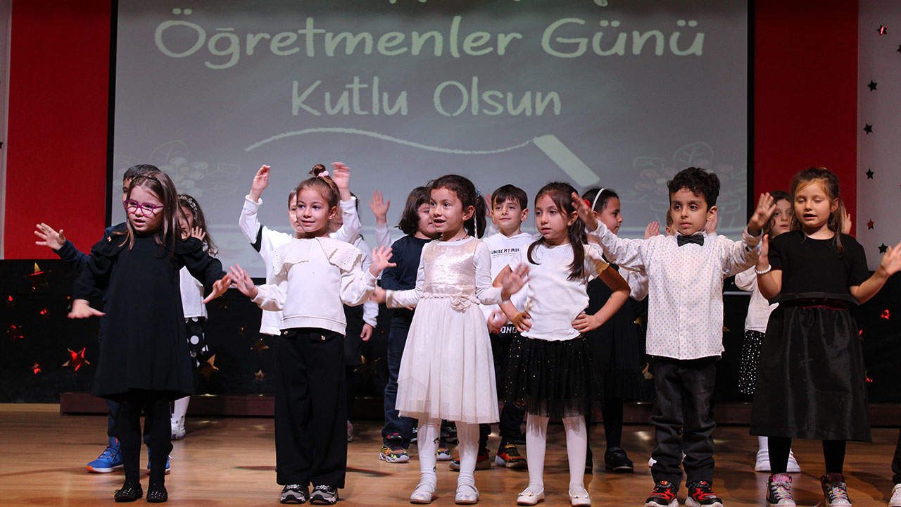 Öğrencilerimizden Öğretmenler Günü Kutlaması 