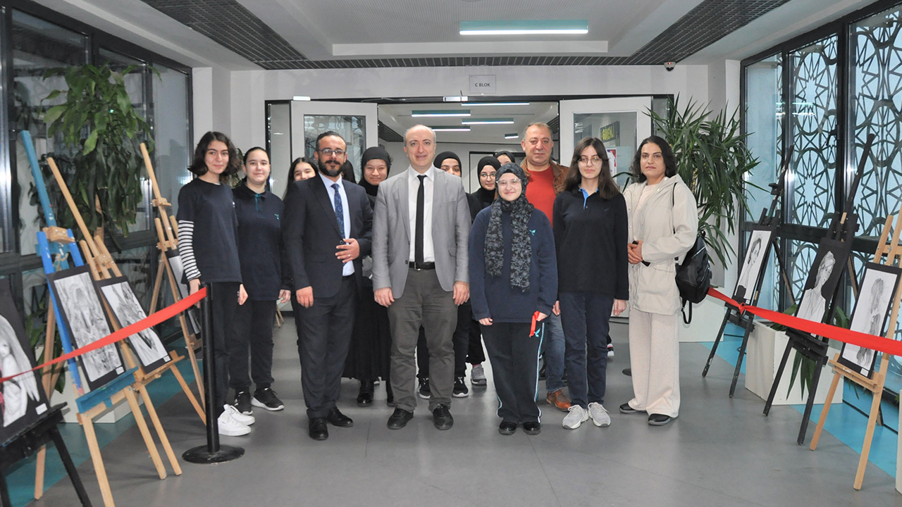 Öğrencimizden Kişisel Resim Sergisi 
